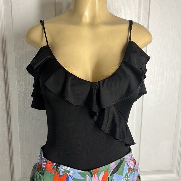 Guess set, size S, body suit floral print and body suit black color - Picture 3 of 8